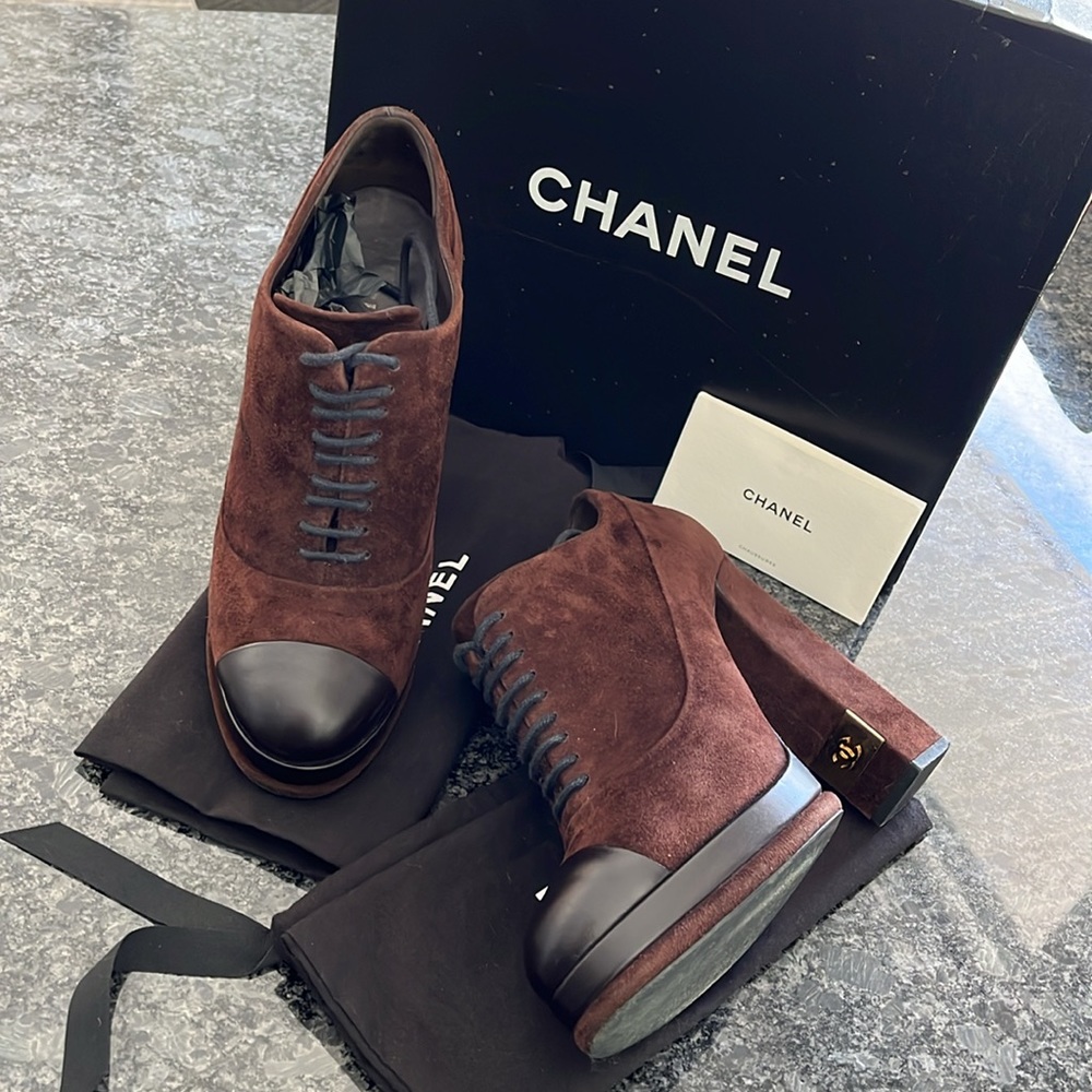 CHANEL - Picture 2 of 11